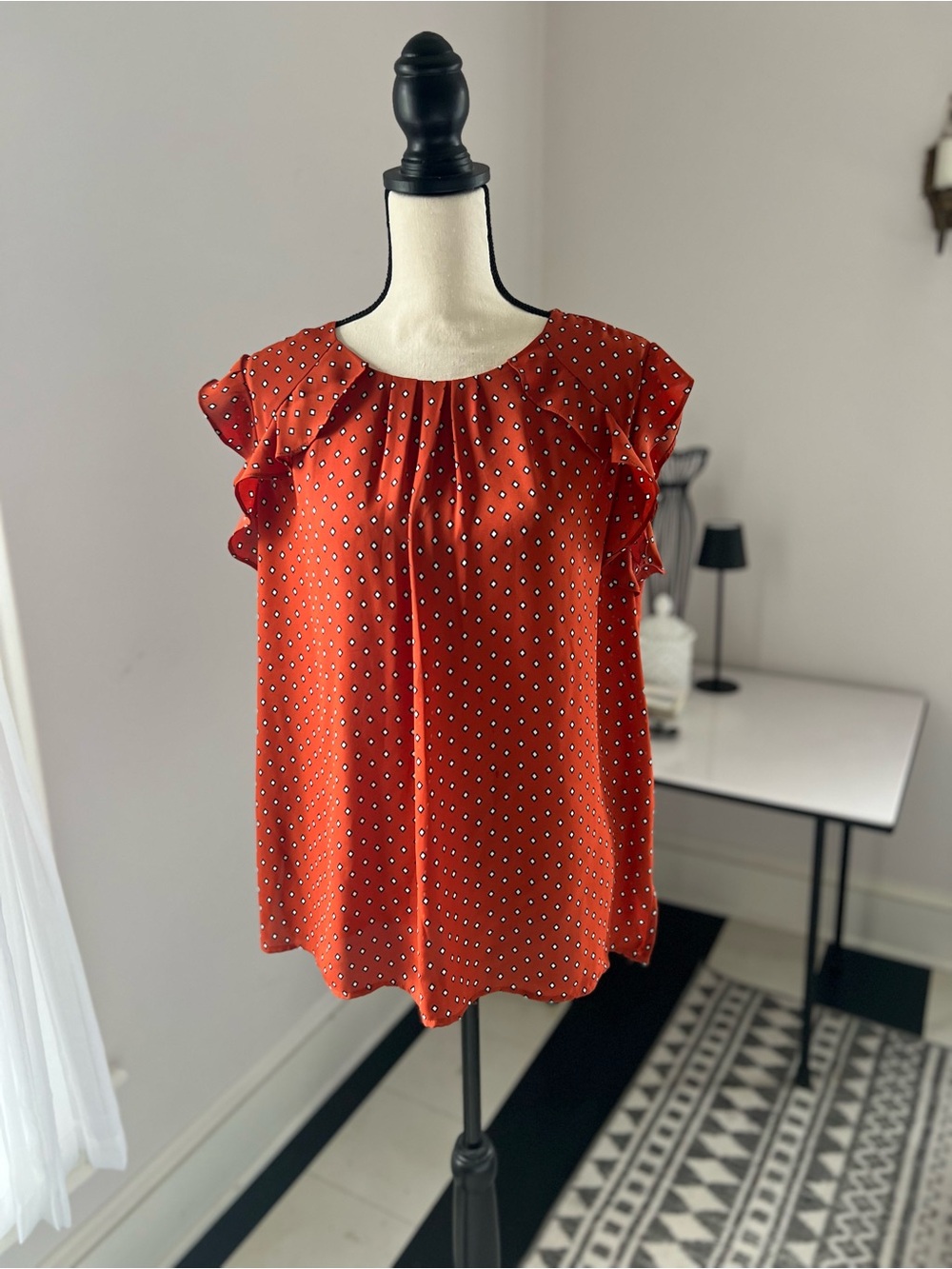 Liz Claiborne Rust Diamond Ruffle Sleeve Top